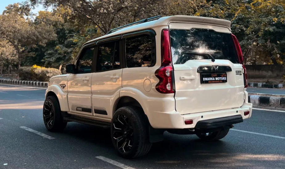 Mahindra Scorpio S11